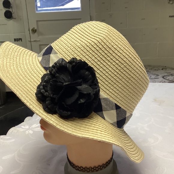 LOFT HAT MUST SEE WITH black FLOWER USE OR DETACH. CLASSIC 🖤💐💐💐💐💐 - Picture 2 of 7